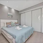 Renovated Penthouse Near Marina & *
