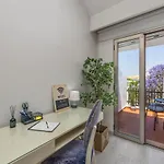 Renovated Penthouse Near Marina & *