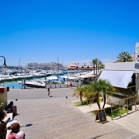 Renovated Penthouse Near Marina & Vilamoura