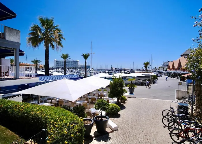 Renovated Penthouse Near Marina & *