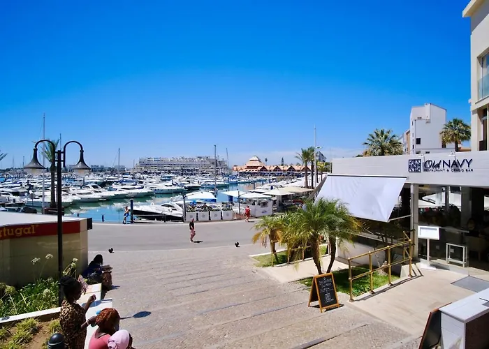 Renovated Penthouse Near Marina & Vilamoura