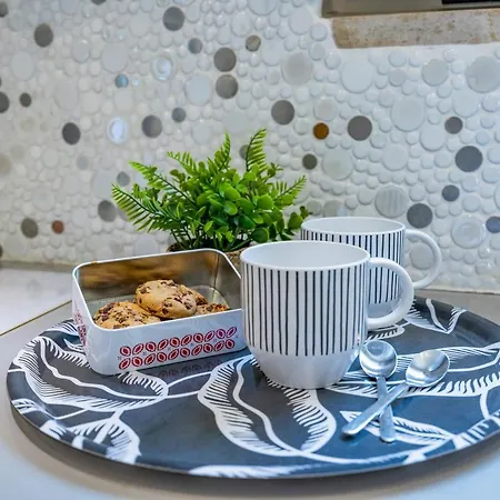 Apartmán Renovated Penthouse Near Marina & *