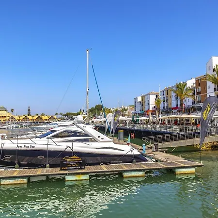 Renovated Penthouse Near Marina & Apartamento *