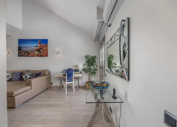 Renovated Penthouse Near Marina &