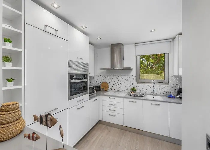Апартаменты Renovated Penthouse Near Marina & *