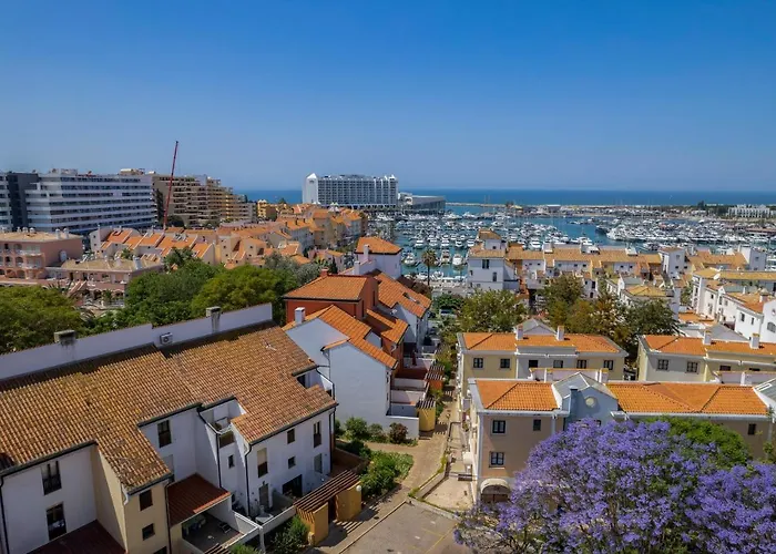 Renovated Penthouse Near Marina & Апартаменты Виламура