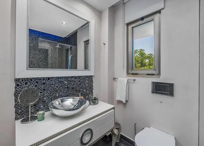 Апартаменты Renovated Penthouse Near Marina & *