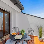 Renovated Penthouse Near Marina & * Βιλαμούρα