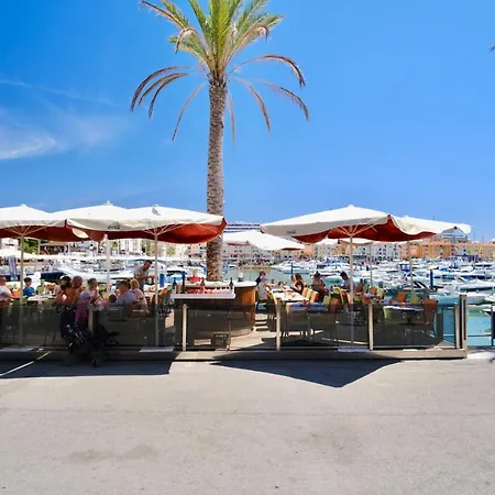 Διαμέρισμα Renovated Penthouse Near Marina &