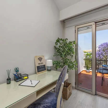 Renovated Penthouse Near Marina & *