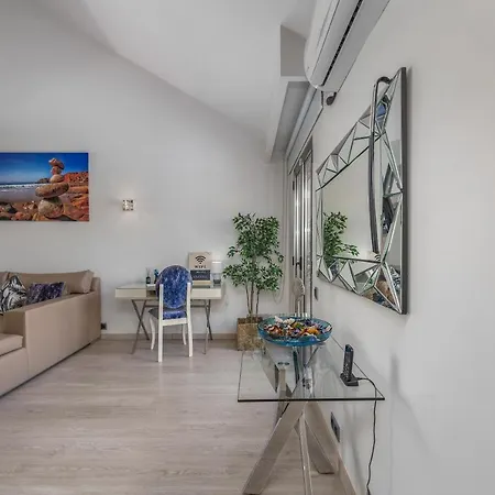 Renovated Penthouse Near Marina &
