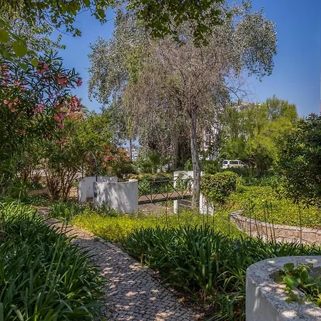 Διαμέρισμα Renovated Penthouse Near Marina & *