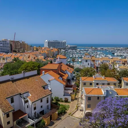 Renovated Penthouse Near Marina & شقة فيلامورا