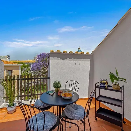 Renovated Penthouse Near Marina & شقة