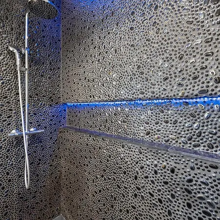 Renovated Penthouse Near Marina &